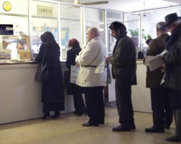 Συνεχίζονται τα προβλήματα με τα εκκαθαριστικά στις ΔΟΥ - Media