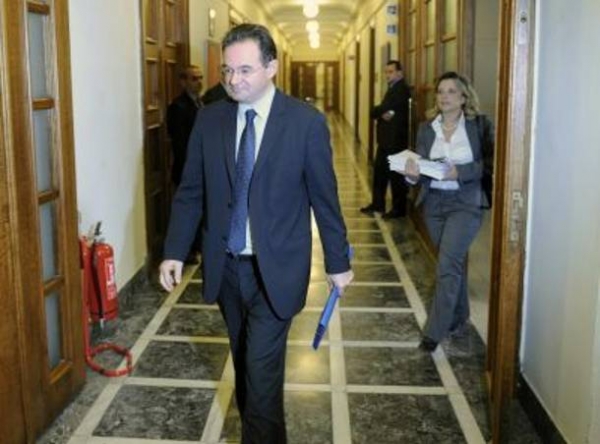 Στα 17 δισ. πρέπει να μειωθεί το έλλειμμα σύμφωνα με το νέο προϋπολογισμό  - Media