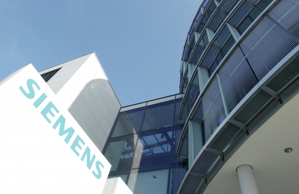 Αιφνιδιαστικός έλεγχος στη Siemens - Media
