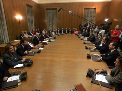 Προαποφασισμένο οικονομικό αδιέξοδο - Media