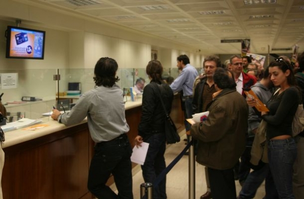 Καταργείται η χρήση οκτώ καταχρηστικών όρων από τις τράπεζες - Media