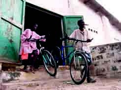 Οι τροχοί της ζωής! - Media