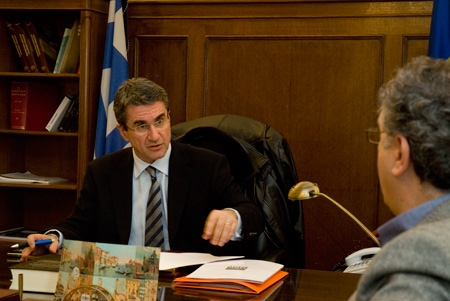 Προσπάθεια εξομάλυνσης της κατάστασης μέσω διαλόγου επιχειρεί ο Λοβέρδος  - Media