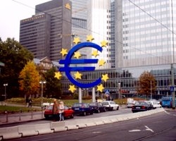 Αντίθετη η ΕΚΤ στην αναδιάρθρωση του ελληνικού χρέους - Media