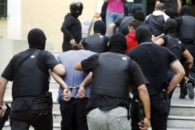 Διώξεις στους έξι συλληφθέντες για συμμετοχή στους Πυρήνες της φωτιάς - Media