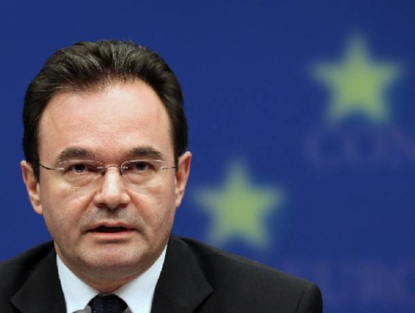 Παπακωνσταντίνου: Δεν θα γίνουν οριζόντιες μειώσεις σε μισθούς και συντάξεις - Media