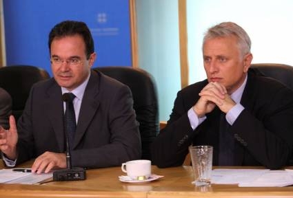 ΥΠΕΣ και ΥΠΟΙΚ διαψεύδουν πληροφορίες για ενιαίο μισθολόγιο  - Media