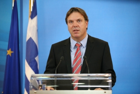 Κατηγορηματική διάψευση Πεταλωτή κάθε σεναρίου αναδιάρθρωσης - Media