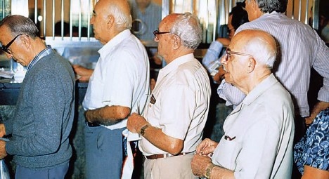 Περικοπές στις επικουρικές συντάξεις από το 2012 - Media