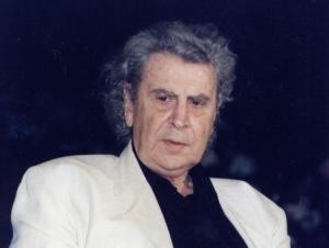 Στο νοσοκομείο ο Μίκης Θεοδωράκης - Media