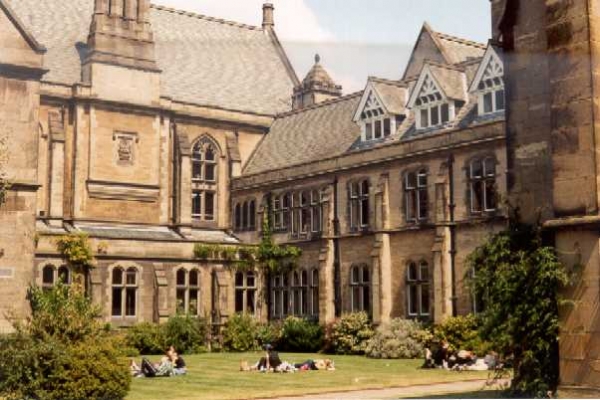 Σπουδές στην Πιονγκγιάνγκ; - Media