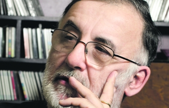 Θάνος Μικρούτσικος: 