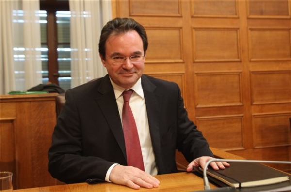 ΥΠΟΙΚ: «Το κούρεμα του χρέους θα ήταν τεράστιο λάθος»  - Media