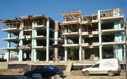 Χάρτινος πύργος η οικοδομή - Media