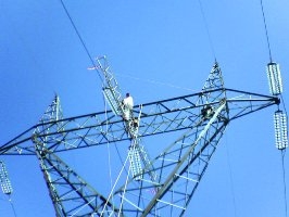 Εναερίτης σε κρίσιμη κατάσταση μετά από ηλεκτροπληξία - Media