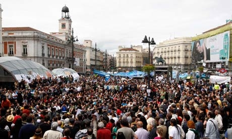Οι «αγανακτισμένοι» Ισπανοί συνεχίζουν τις συγκεντρώσεις - Media
