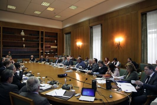 Η κυβέρνηση καταγγέλλει τα ΜΜΕ - Media