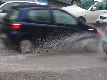 Προβλήματα από τη ξαφνική βροχόπτωση - Media