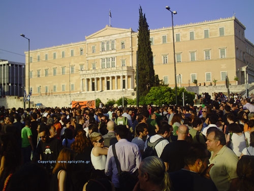 Μια πλατεία δίχως Σύνταγμα    - Media