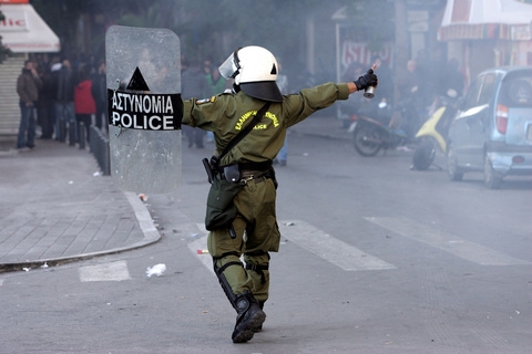 Ανοιχτή Επιστολή στους Έλληνες Αστυνομικούς λίγο πριν το Μεσοπρόθεσμο - Media