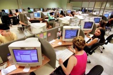 Απολύσεις δημοσίων υπαλλήλων προβλέπει η Κομισιόν - Media