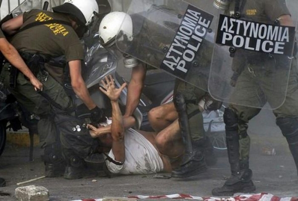 Έχασε την ακοή του ο Μ. Κυπραίος από αστυνομική κροτίδα - Media