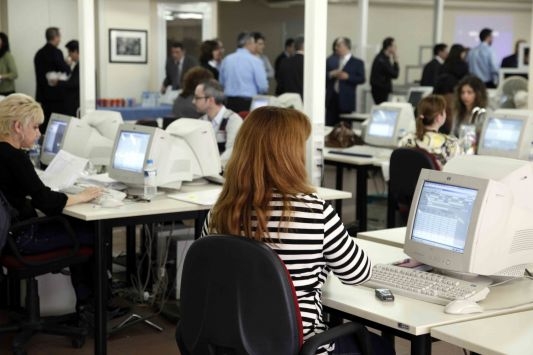Το δημόσιο ζει και βασιλεύει - Media