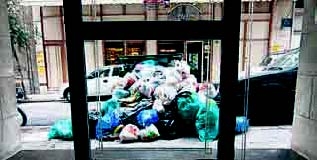 Υπογράφει το http:/iloveathens.weebly.com/ - Media