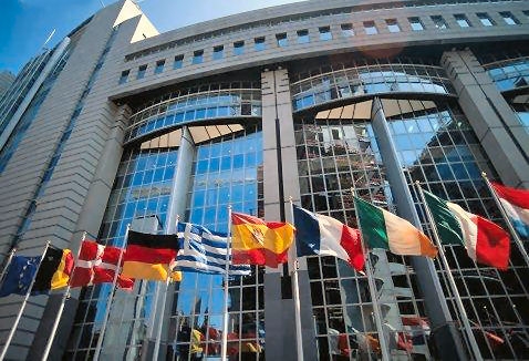 Κομισιόν: Αναγκαία η ενίσχυση του προγράμματος οικονομικής προσαρμογής - Media