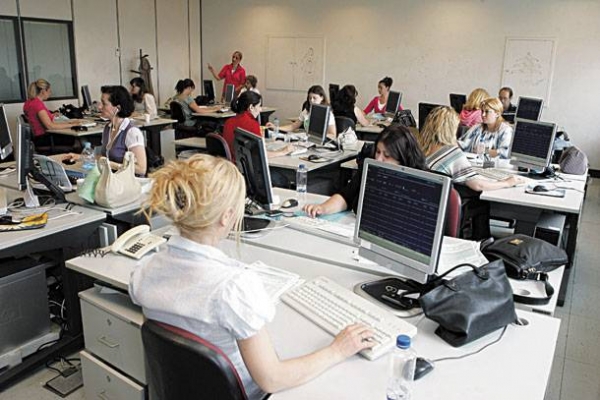 Το δημόσιο ποτέ δεν πεθαίνει - Media