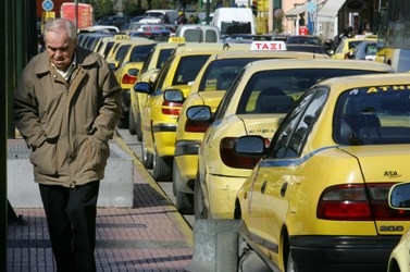 Νέα διαμαρτυρία των ιδιοκτητών ταξί στο υπουργείο Υποδομών - Media