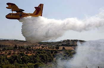 Σε πύρινο κλοιό Εύβοια, Σαλαμίνα, Ζάκυνθος και Καστοριά - Media