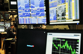 Πτώση καταγράφουν ευρώ και Χρηματιστήρια - Media