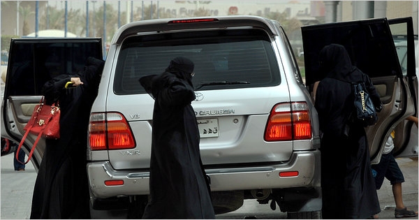 Σε μαστίγωμα καταδικάστηκε γυναίκα  στήν  Σαουδική Αραβία επειδή συνελήφθη επ’ αυτοφόρω ...να οδηγεί! - Media