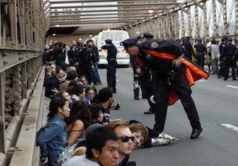 Συλλήψεις «αγανακτισμένων» στη Νέα Υόρκη - Media