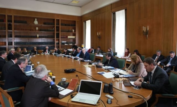 Οι αποφάσεις της κυβέρνησης για την εργασιακή εφεδρεία - Media