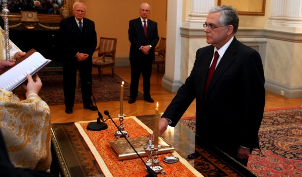 Δίχως παπάδες και λιβάνια… - Media