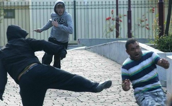 Το σίριαλ της βίας  - Media