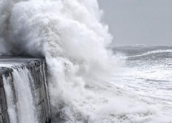 Κακοκαιρία σε όλη τη χώρα- Δεμένα τα πλοία - Media