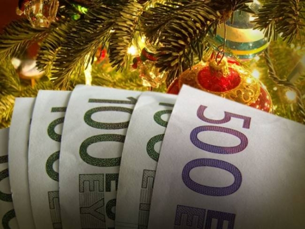 Πάνω από 2000 καταγγελίες για τη μη καταβολή δώρου - Media