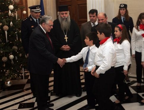 Τα κάλαντα στους πολιτικούς αρχηγούς - Media