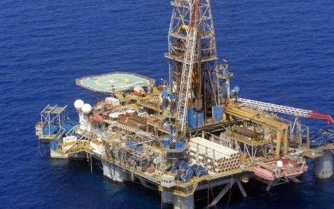 Προκήρυξη ΥΠΕΚΑ για την εξόρυξη υδρογονανθράκων - Media