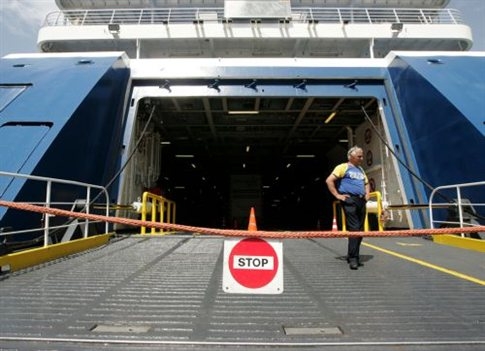 Μερική απαγόρευση απόπλου στα λιμάνια  - Media