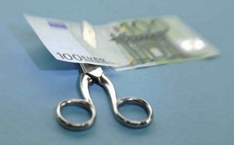 "Κούρεμα" χρέους κατά 250.000 ευρώ σε 30χρονη άνεργη - Media