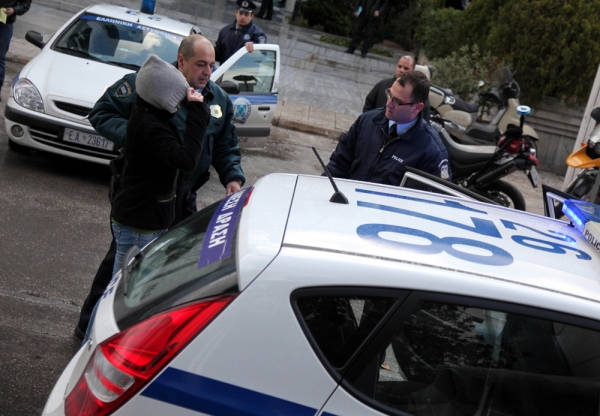 Στη ΓΑΔΑ τα είκοσι άτομα που εισέβαλαν στον Flash - Media