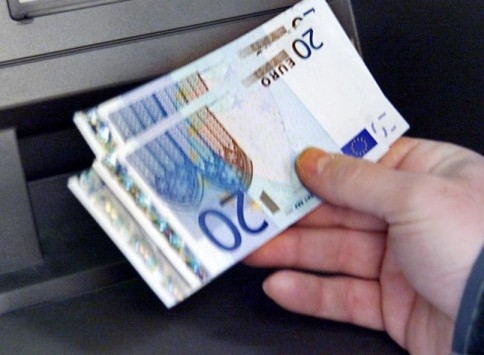 Ξεπερνούν τις 1.500 οι καταγγελίες για τη μη καταβολή του δώρου  - Media