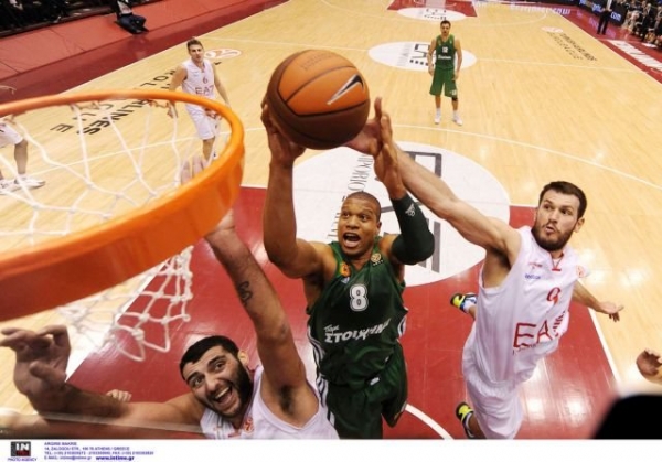 Πασαρέλα στο Μιλάνο - Media