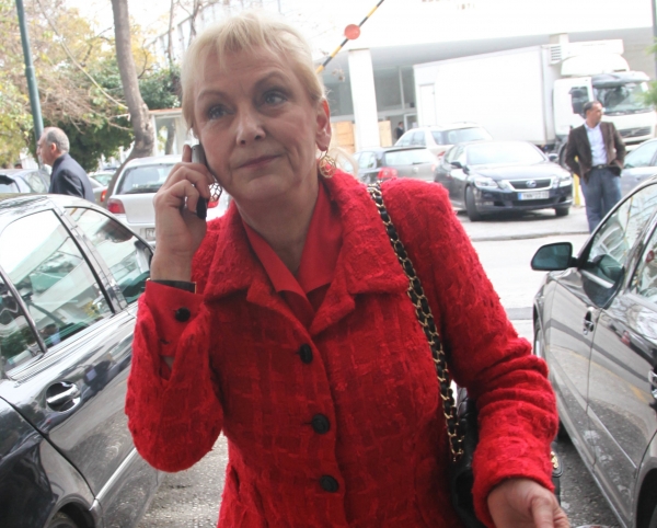 Πιπιλή: "Όχι και λαϊκή αγορά το Σύνταγμα" - Media