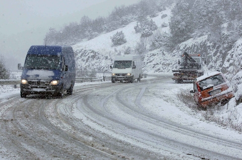 Πολλά σχολεία κλειστά- Προβλήματα στις μετακινήσεις λόγω του χιονιά - Media