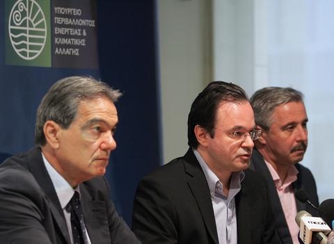 «Παραγγελιές» και υποτέλεια - Media